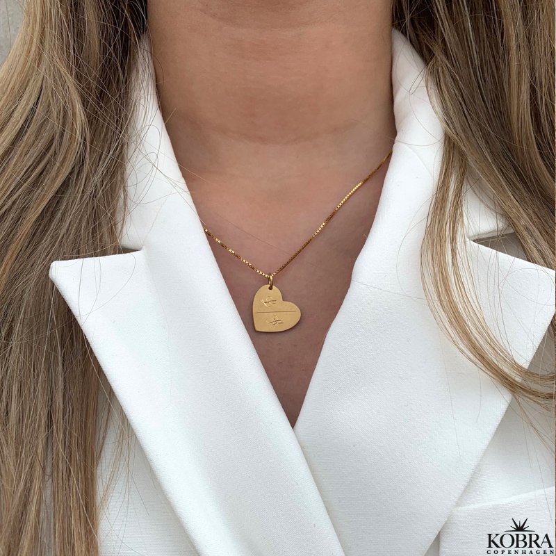 "Dear To Me" guld hjerte halskde med gravering