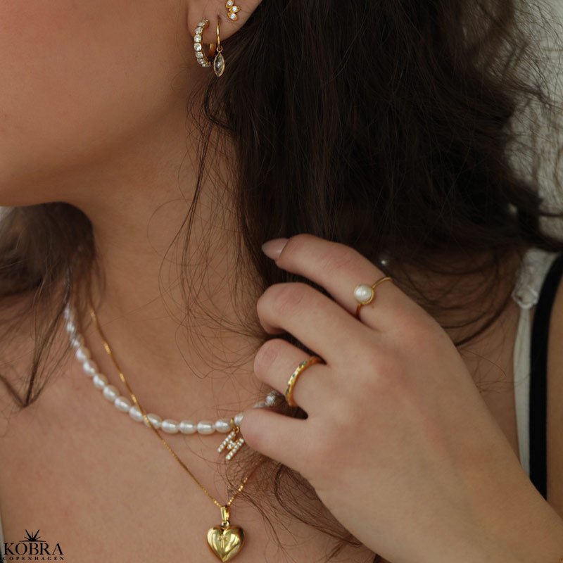 "Luxi" guld ring med gte ferskvandsperle