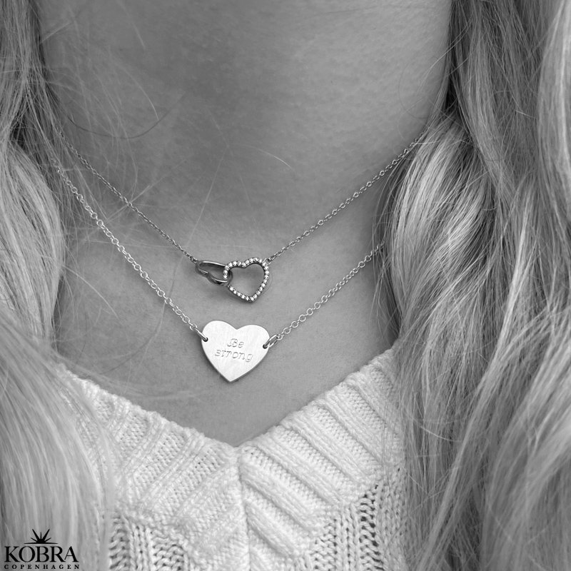 "Bella" slv hjerte halskde inklusiv personlig gravering