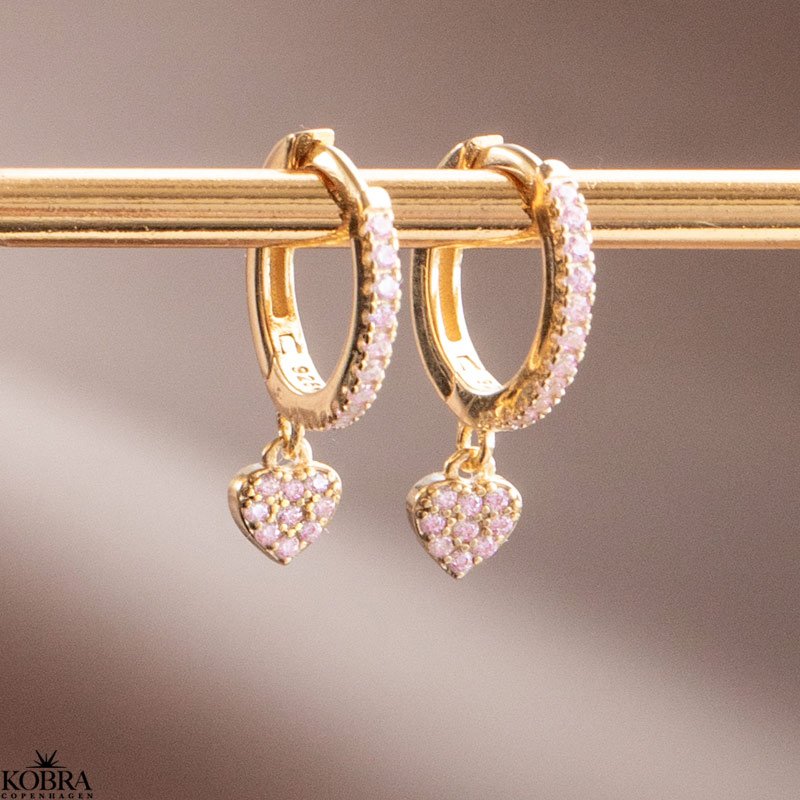 "Cindy" guld hjertereringe med lyserde sten