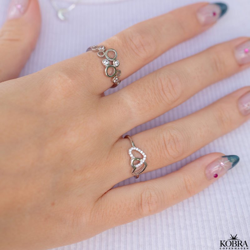 "Darling" silver heart ring with stone