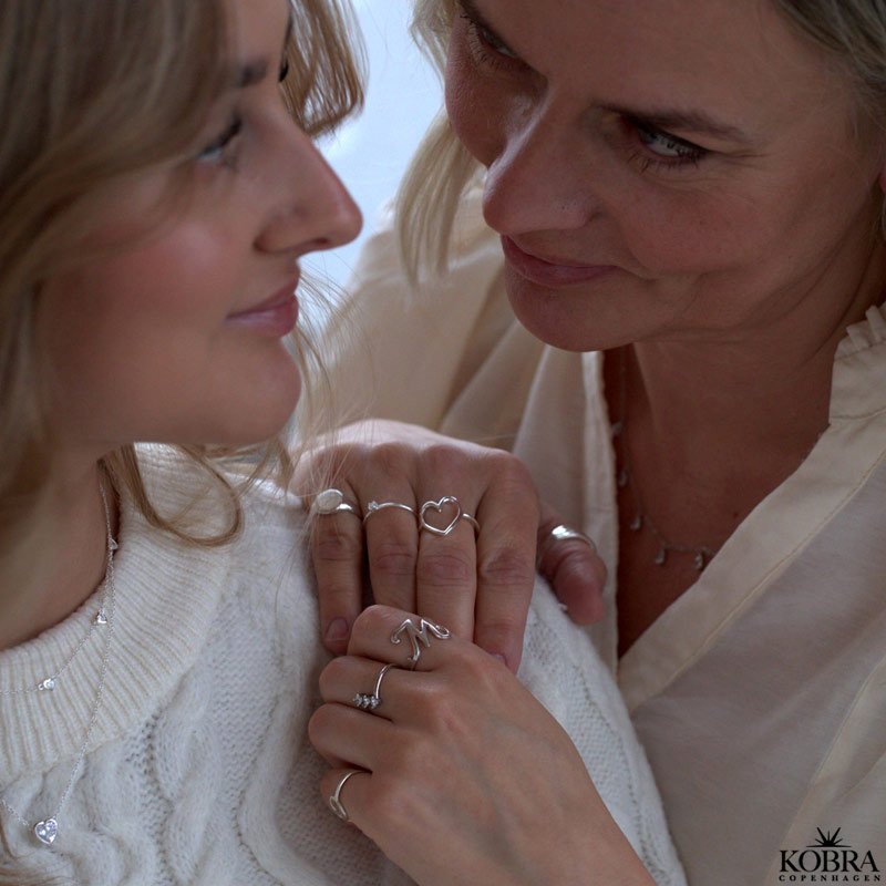 "Ellaine" smuk slv ring med 3 sten 