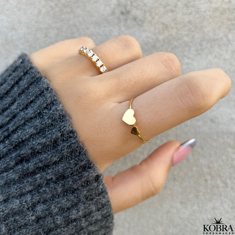 "Lila" enkel guld ring med hjerter