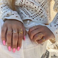 "Nagini Organic" Slange ring i organiske former  Hammerslet look i forgyldt