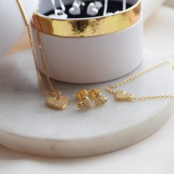 "Juliette" 18 karat forgyldt hjerte halsk�de med sten