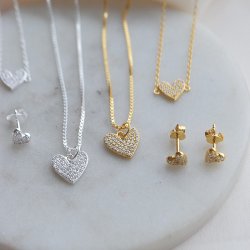 "Juliette" 18 karat forgyldt hjerte halsk�de med sten