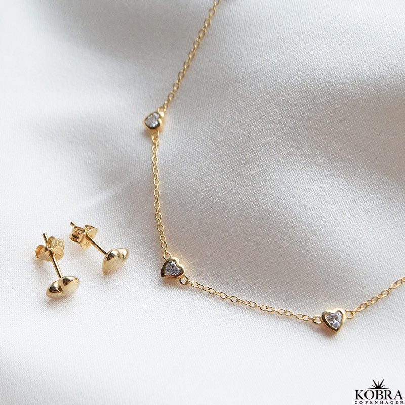 "Liva" small earrings with small gold hearts