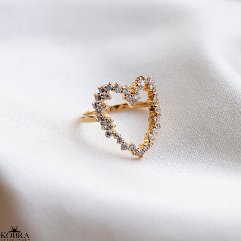 "Mikami" 18 carat gold-plated heart ring with white zirconia stones