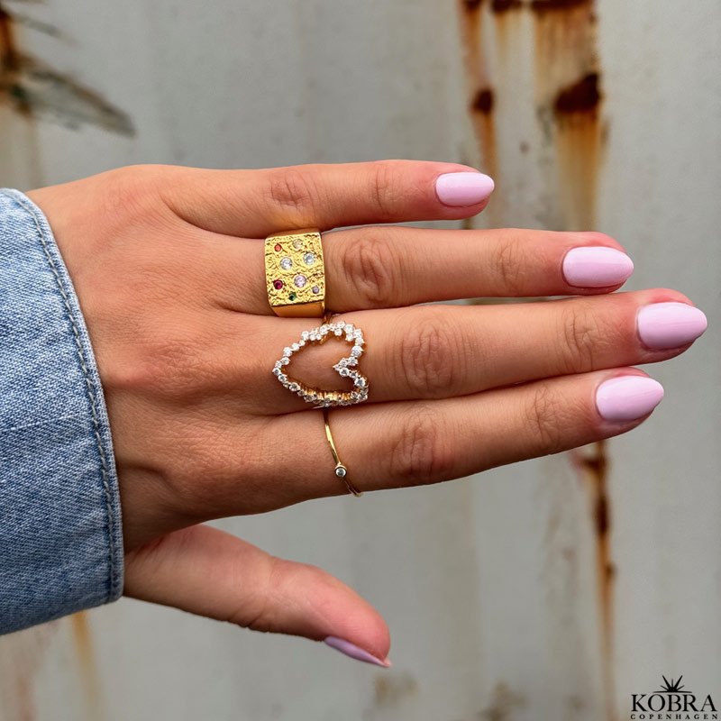 "Mikami" 18 carat gold-plated heart ring with white zirconia stones