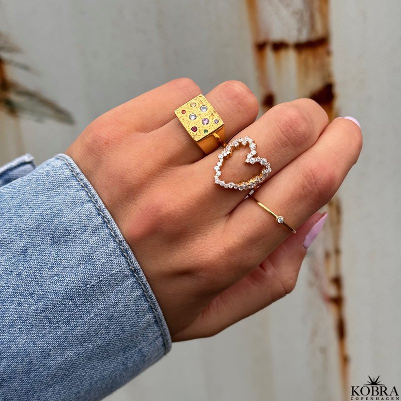 "Mikami" 18 carat gold-plated heart ring with white zirconia stones