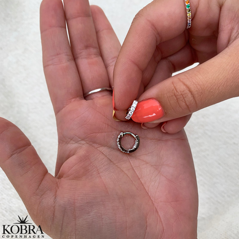 "Honey" sm slv hoops med sten