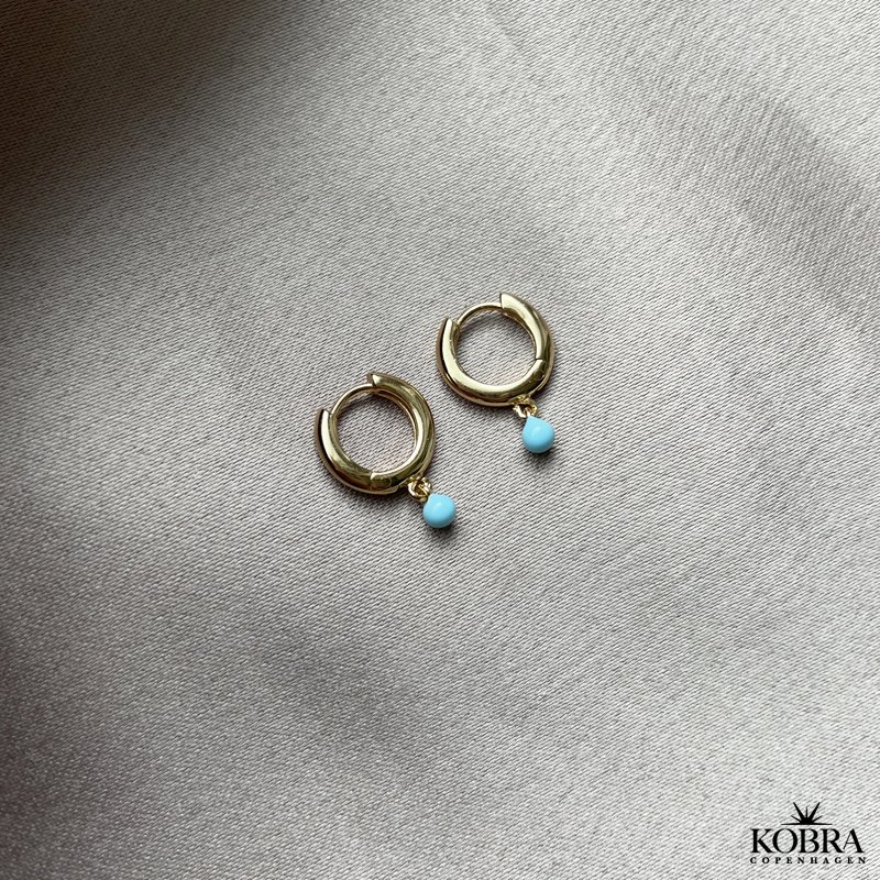 "Paulina" guld hoops med bl emalje kugler