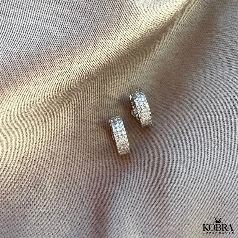 "Silje" sm slv hoops med hvide sten