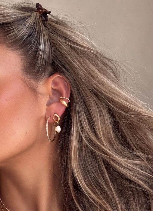 "Mellow" ear cuff with bead design in 18k gold-plated sterling silver.