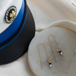 "Elina" guld �retr�de til Studenten med m�rkebl� og hvide perler