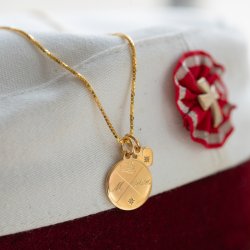 Studenter smykke i guld til studinen // halsk�de med indgravering