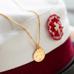 Studenter smykke i guld til studinen // halsk�de med indgravering