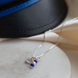 Studenter halsk�de i s�lv med mini hue og R�d eller Bl� vedh�ng 