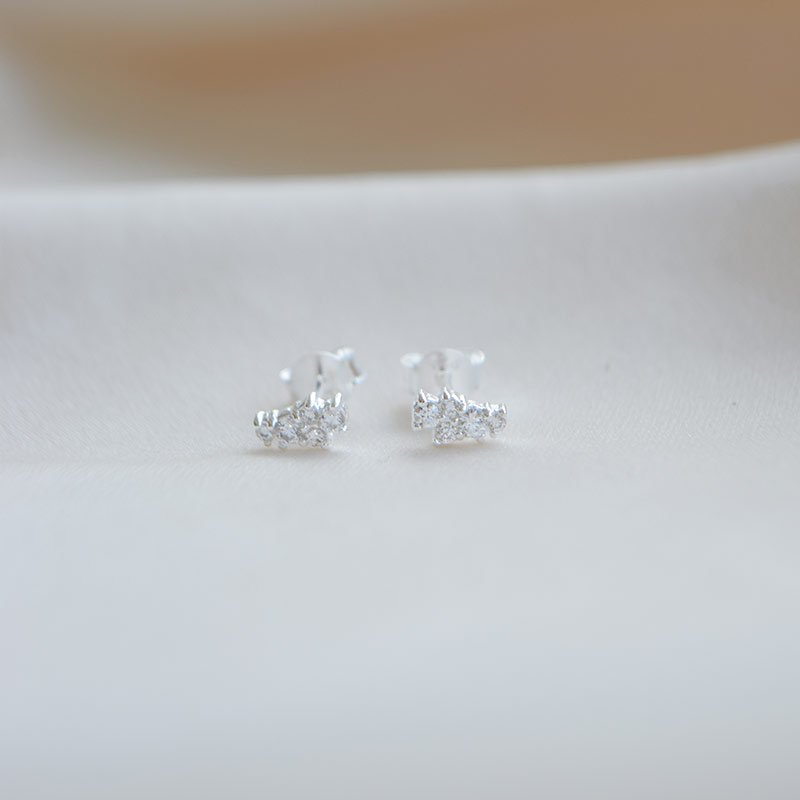 "Mikami" silver mini earrings in a unique design