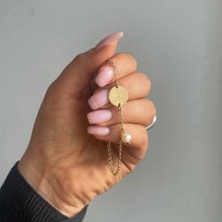 "Merci" guld armbnd med ferskvands perle og personlig gravering