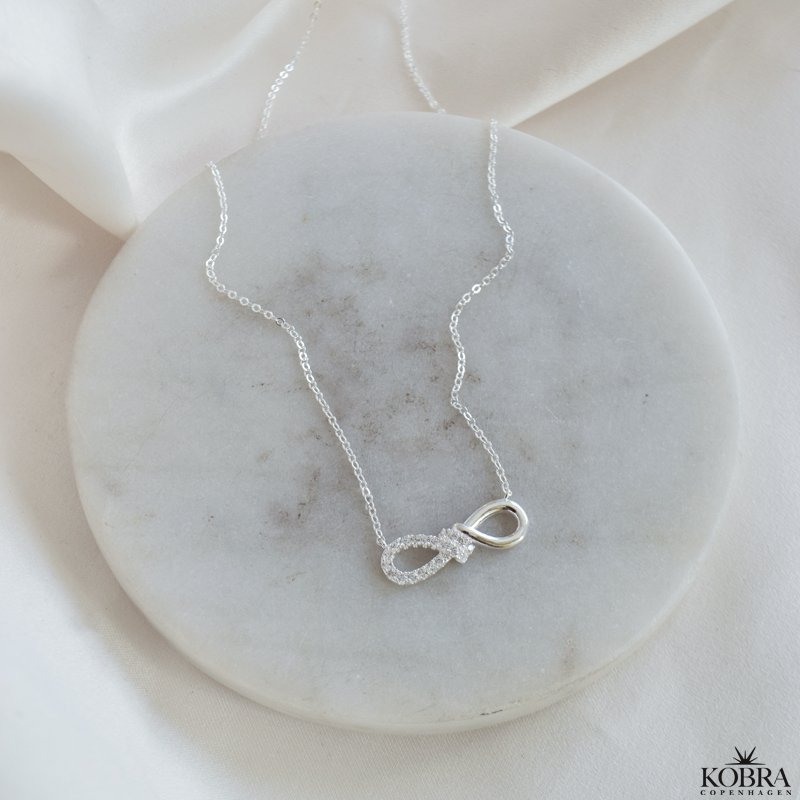 "Ever" infinity halskæde i sølv med funklende sten