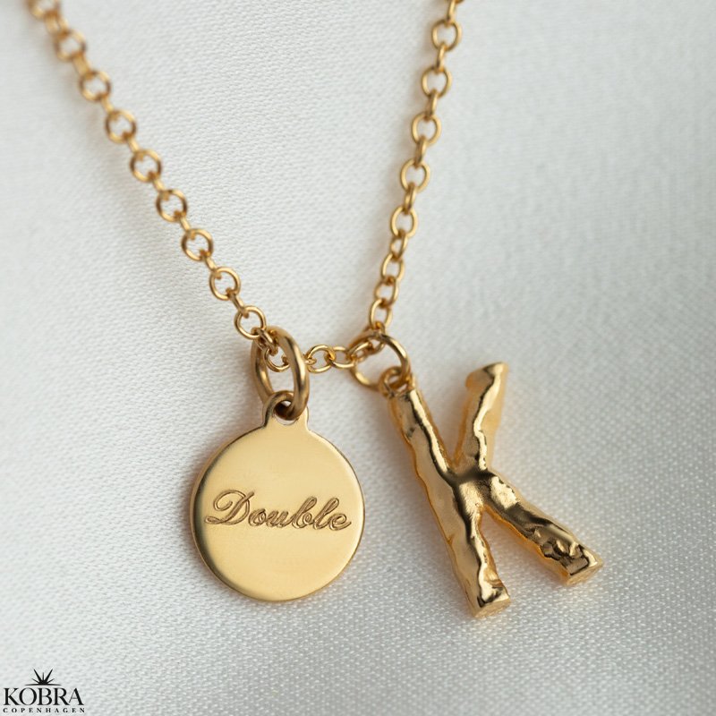 "In my heart" guld halskęde med personligt bogstav og amulet med egen gravering