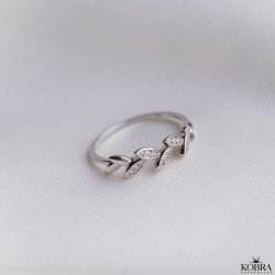 "Janelle" enkel ring med blade i slv