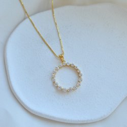 "Janet" guld halsk�de med rundt vedh�ng