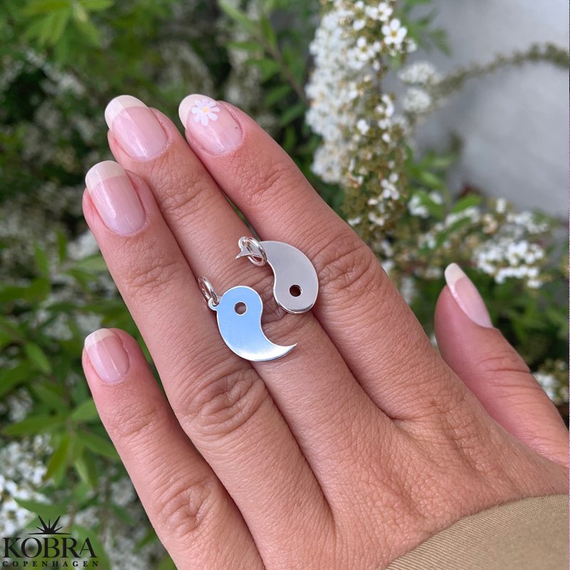 Veninde halskde med gravering i slv "Yin Yang"