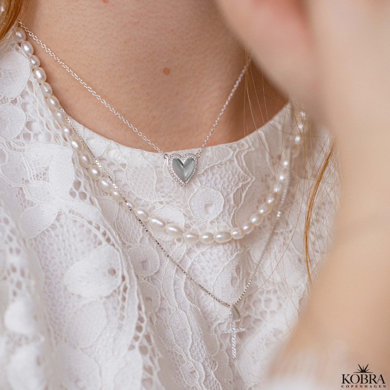 "Joanna" pearl necklace with white freshwater pearls in silver