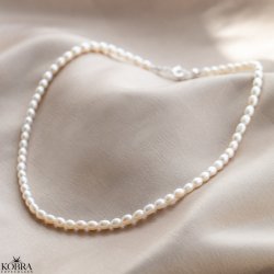 "Joanna" pearl necklace with white freshwater pearls in silver