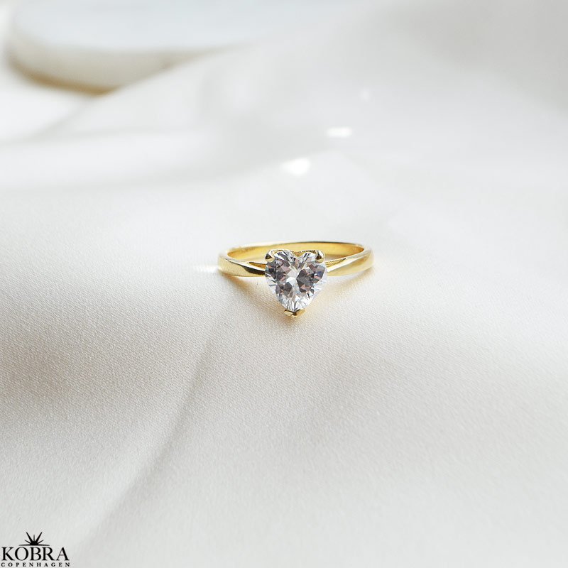 "Joy" guld hjerte ring med smuk zirkonia sten