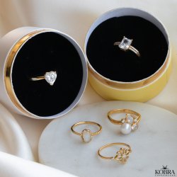 "Vanity" guld ring med hvide zirkonia sten