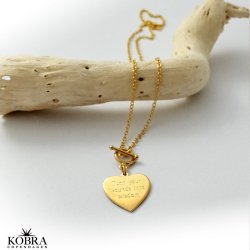 "Melba" hjerte halskde i guld inklusiv gravering med bidsells