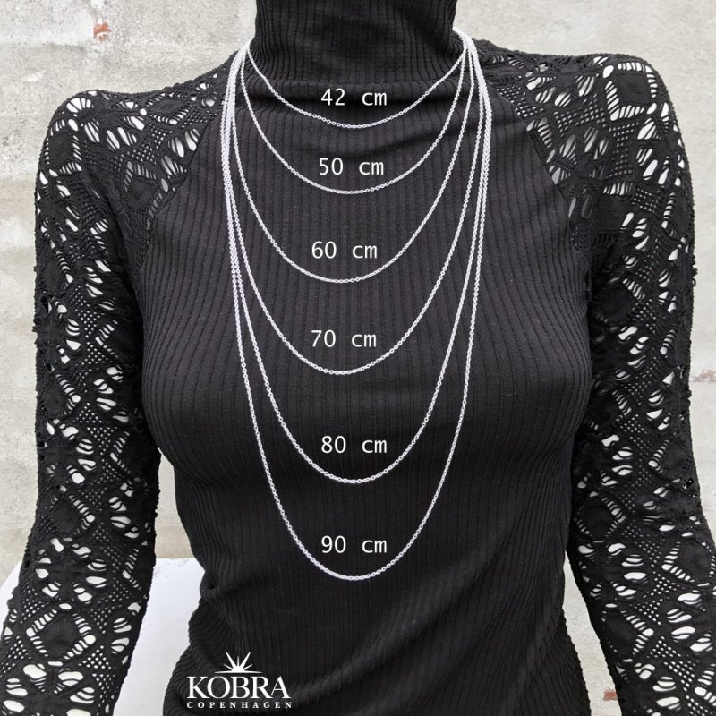 "Karla" lille guld medaljon med plads til 2 billeder inklusiv gravering