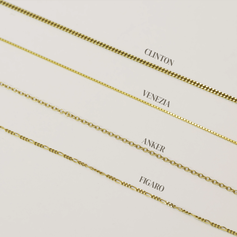 "Valerie" gold necklace with round pendant