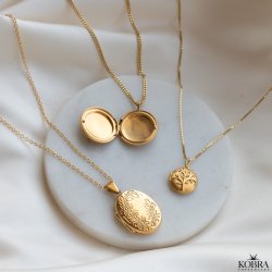 "Dahlia" guld medaljon med blomster motiv samt din personlige gravering