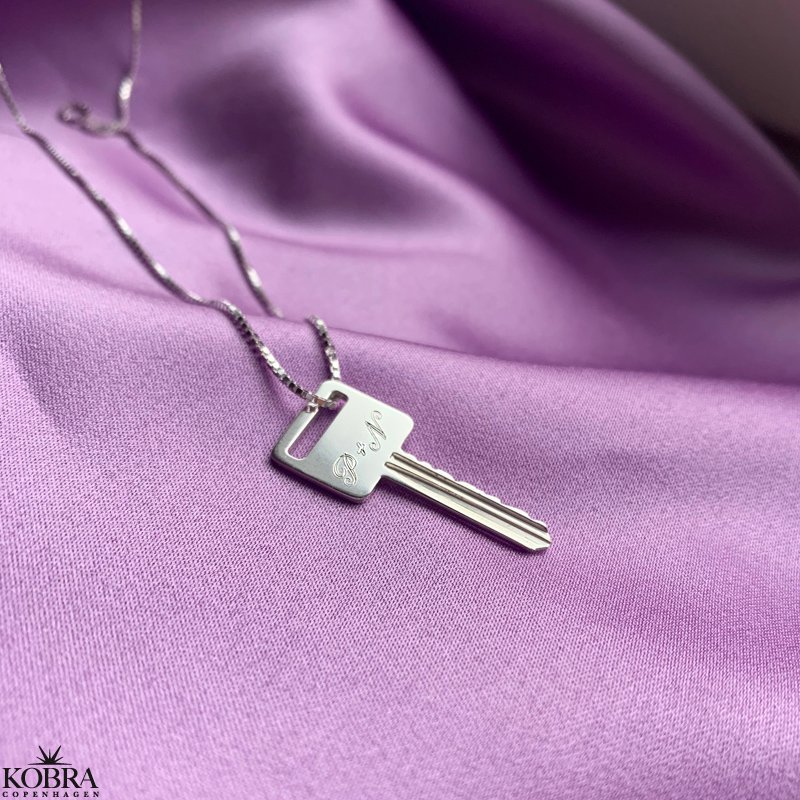 Key To My Heart" sølv nøgle halskæde med personlig gravering - Sølv halskæder KOBRA copenhagen ApS