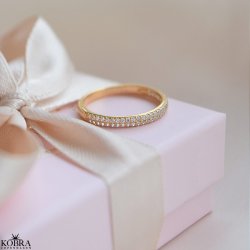 "Sabrina" 18k forgylt ring med hvite steiner