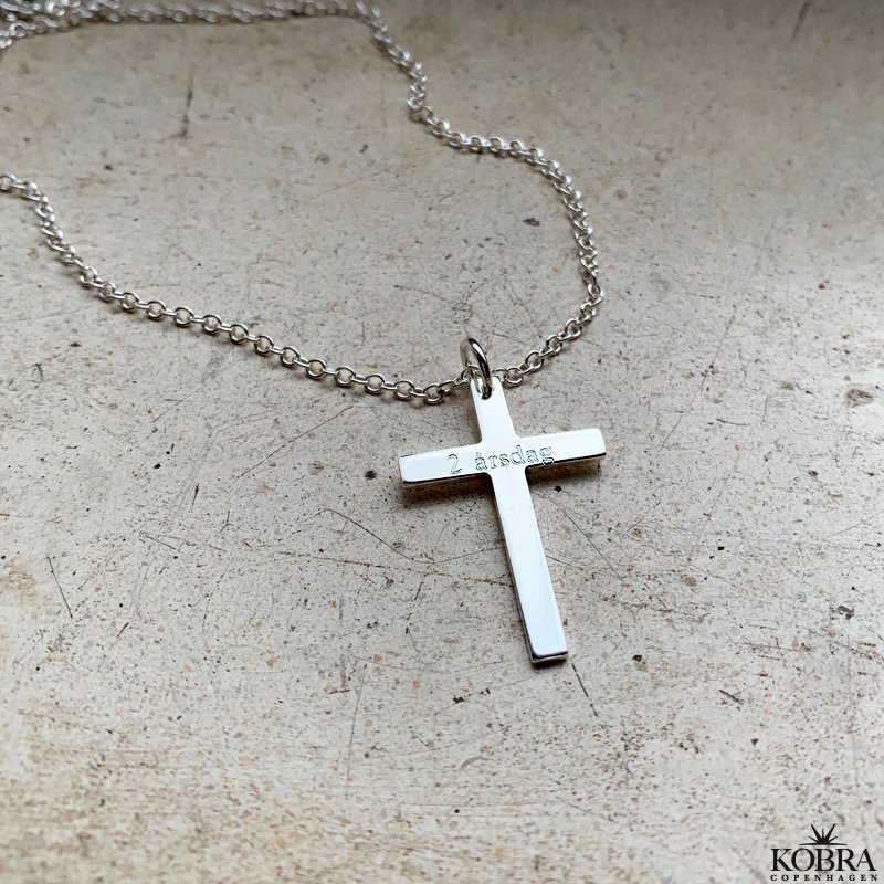 "Free" sølv kors halskæde med personlig gravering