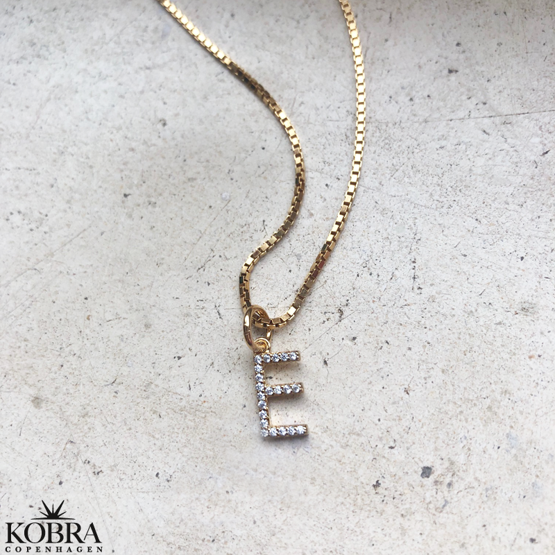 "Zoey" bogstav halskęde i guld med hvide sten