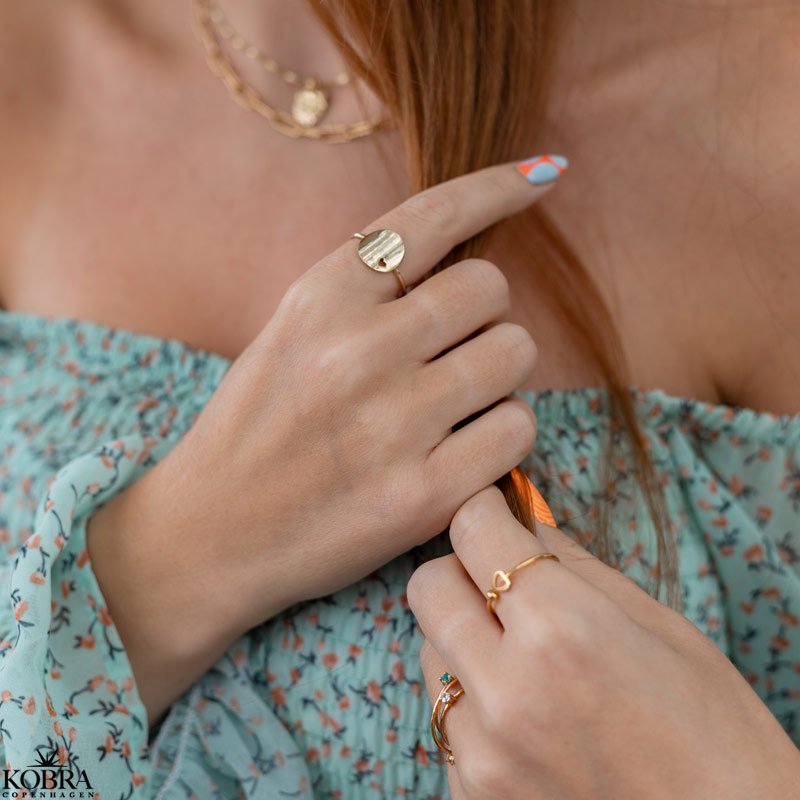 "Rachel" smuk guld ring med hjerte og mulighed for personlig indgravering
