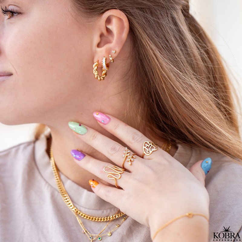 "Viva" gold-plated ring with white stones and leaves