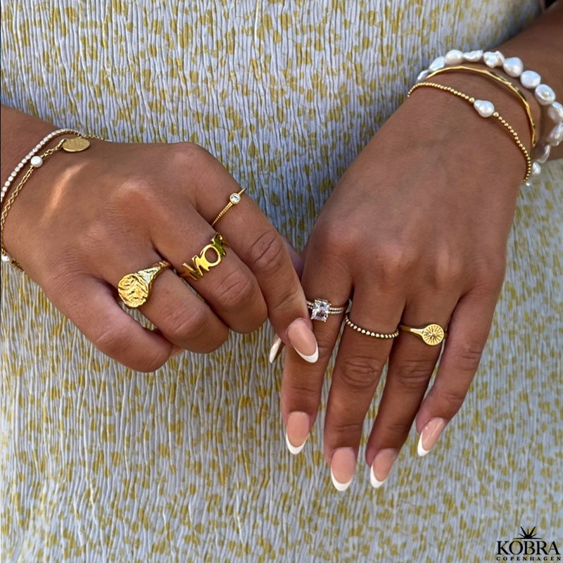 "Dixie" gold-plated bracelet with gold balls and freshwater pearl