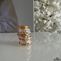 "Hailey" enkel guld ring med hvide sten