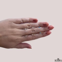 "Aurora" fin slvring med lille hvid sten