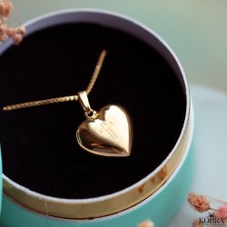 "Karma" 18 karat forgyldt hjerte med kors og din indgravering