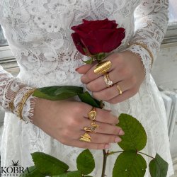 Konfirmationssmykke "V" ring i guld