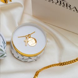 Konfirmationssmykke - guld halsk�de med lille kors vedh�ng samt personlig indgravering