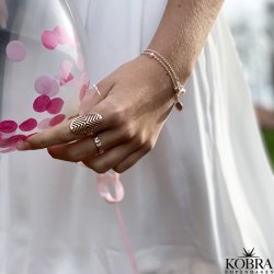 "Victory Hollow" V ring in silver